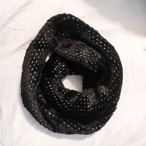 APT. 9 infinity scarf